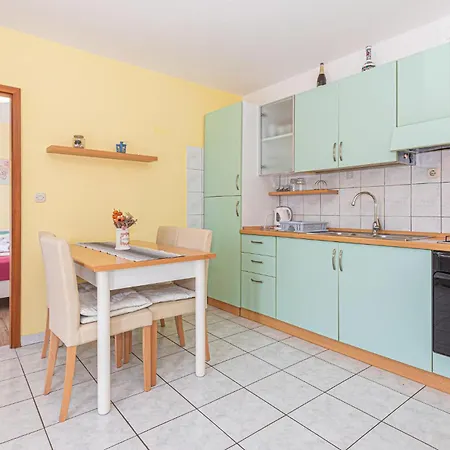 Apartmán Gorgeous In With House Sea View